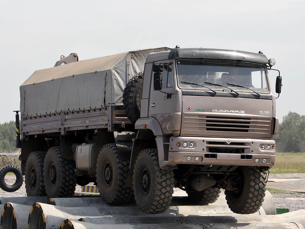 Xe tải 4 chân Kamaz